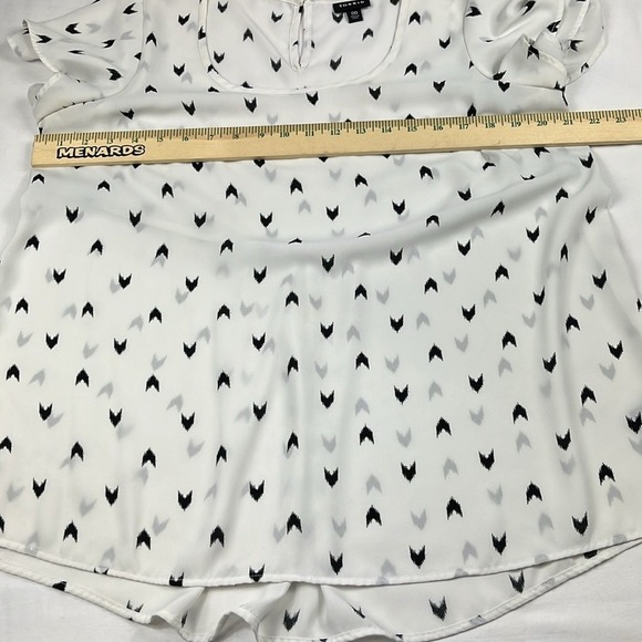 Torrid Sheer Flutter Sleeve Blouse Heart Print Womens Size 00 (10 M/L) Cream Blk - Picture 4 of 9
